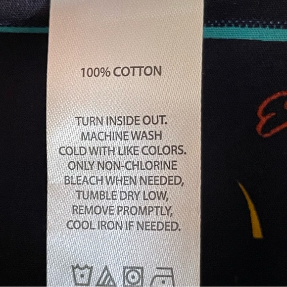 NWT Disney The Lion King Pride Lands Art Woven Button-Up Medium size - Picture 13 of 13